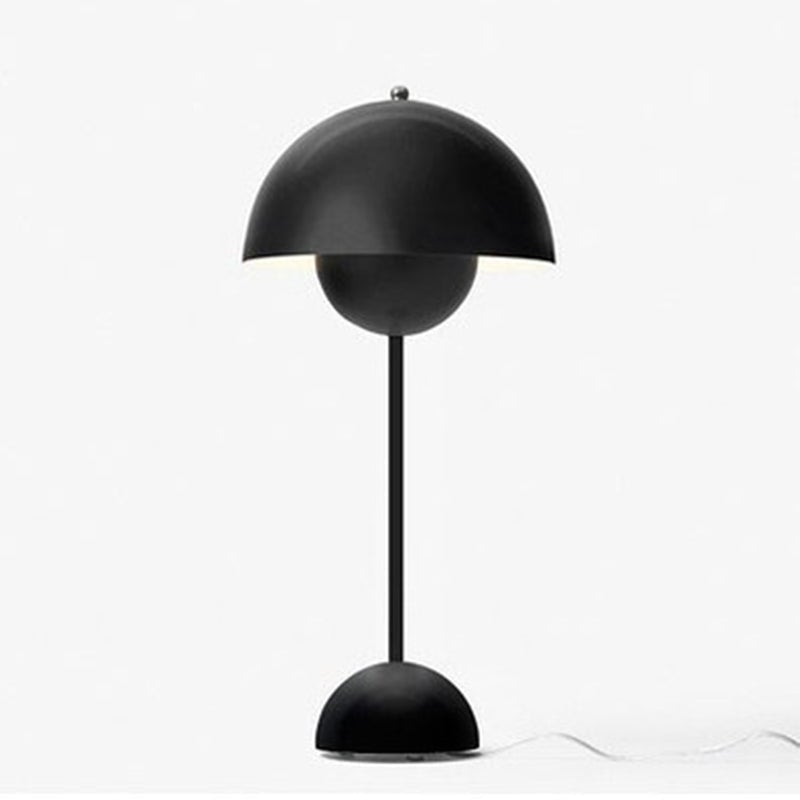 Lampe de table minimaliste en métal créative à côté de la lampe